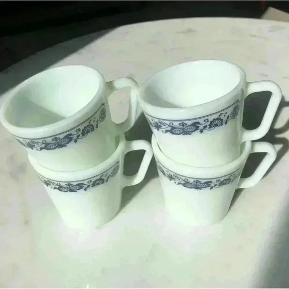 4 Vintage  Pyrex Corning milk glass Old Town Blue Onion pattern mugs - Picture 1 of 8